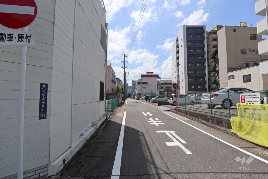 敷地東側の前面道路