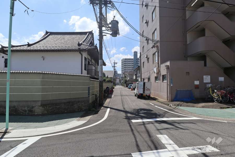 敷地東側の前面道路