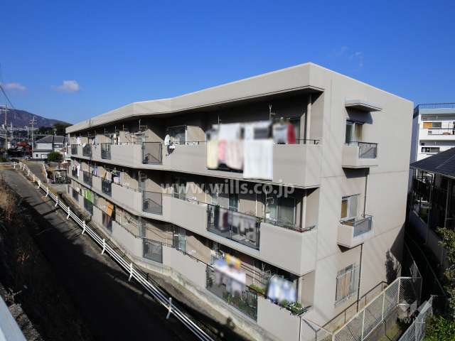 イスズハイツベル仁川の外観（南側から）