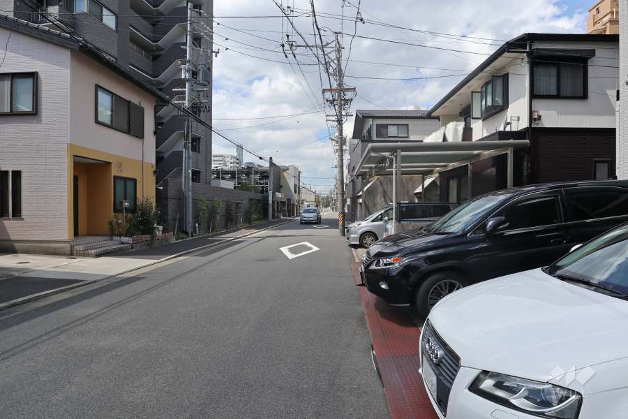 敷地北側の前面道路