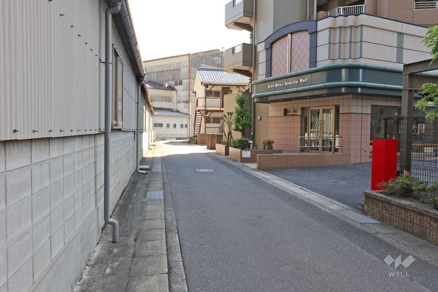 敷地北側の前面道路