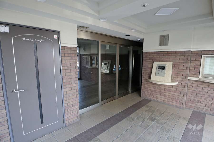 エントランスはオートロック付きです。