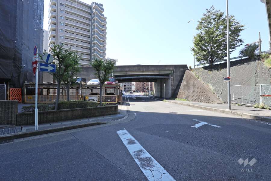 敷地北西側の前面道路