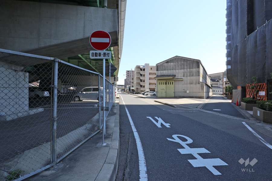 敷地北側の前面道路