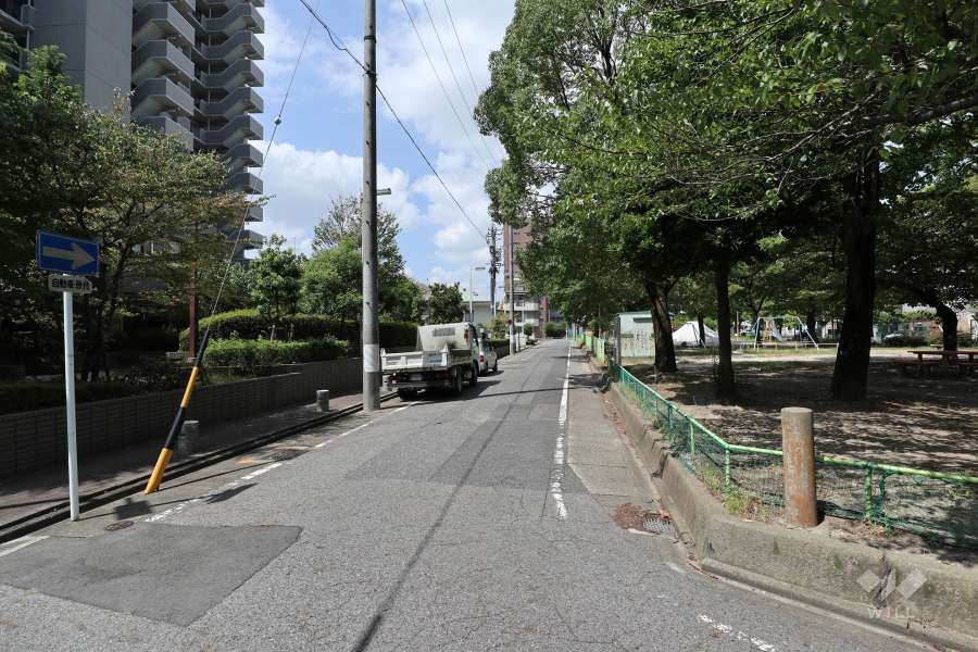 敷地北側の前面道路