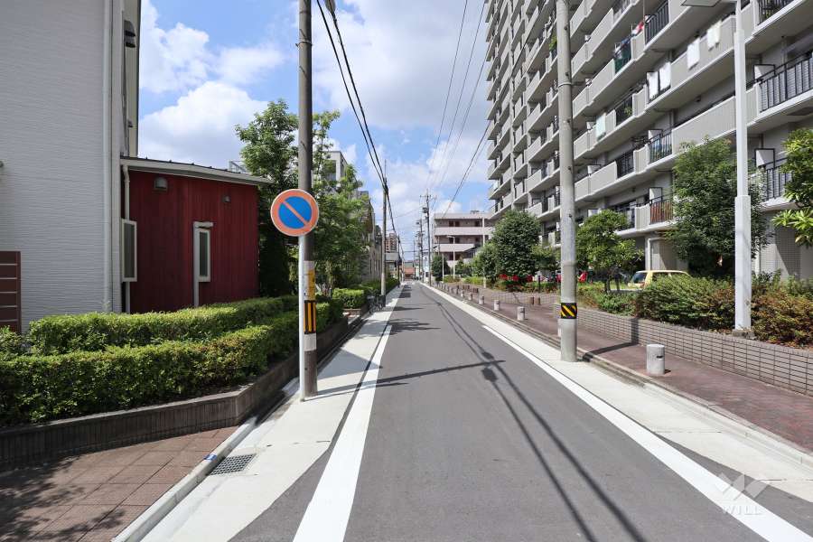 敷地南側の前面道路