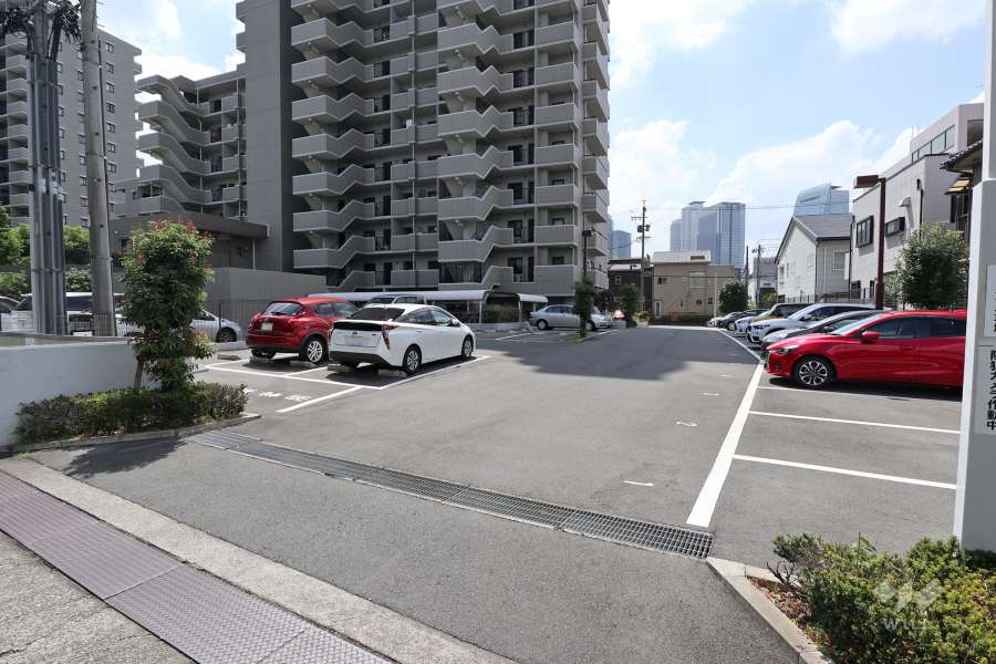 駐車場出入り口・敷地内駐車場（屋外平面式）