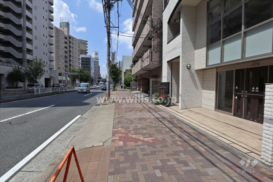 敷地南側は県道200号に面しています。