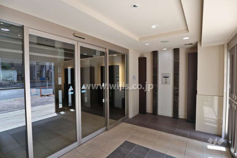 エントランスはオートロック付きです。