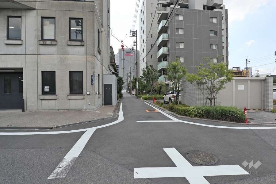 敷地東側の前面道路