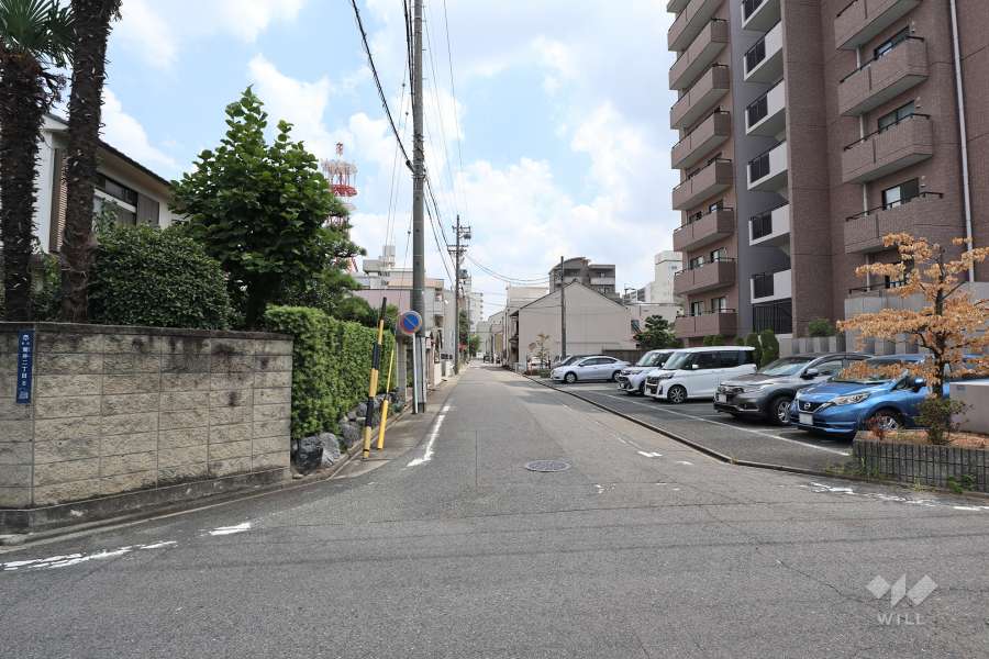 敷地北側の前面道路