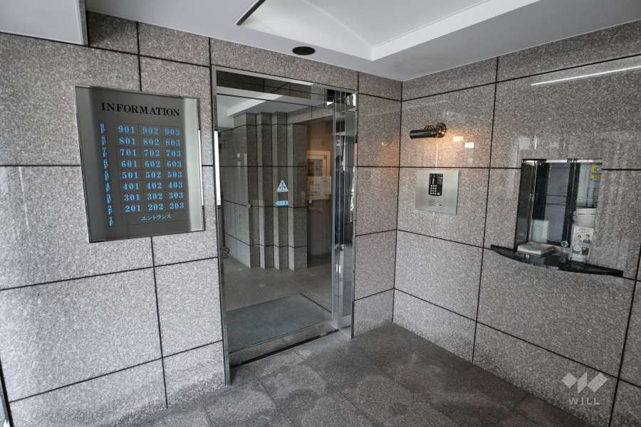 エントランスはオートロック付きです。