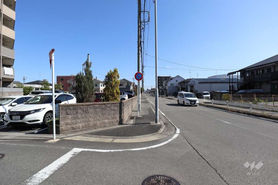 敷地南側の前面道路