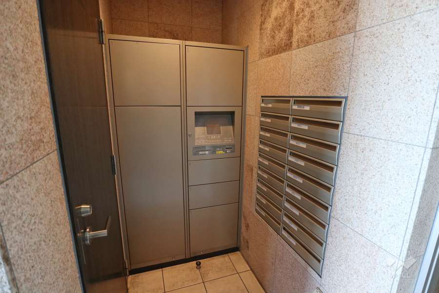 宅配ボックスと共用ポスト