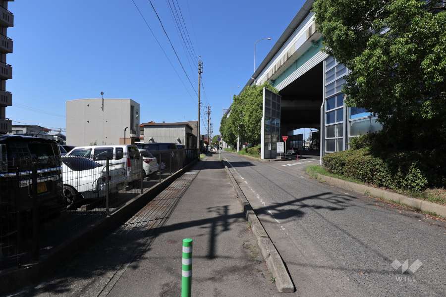 敷地北側の前面道路