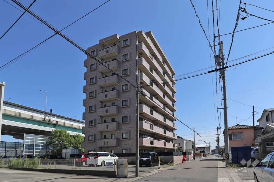 宝マンション見寄公園の外観（南西側から）