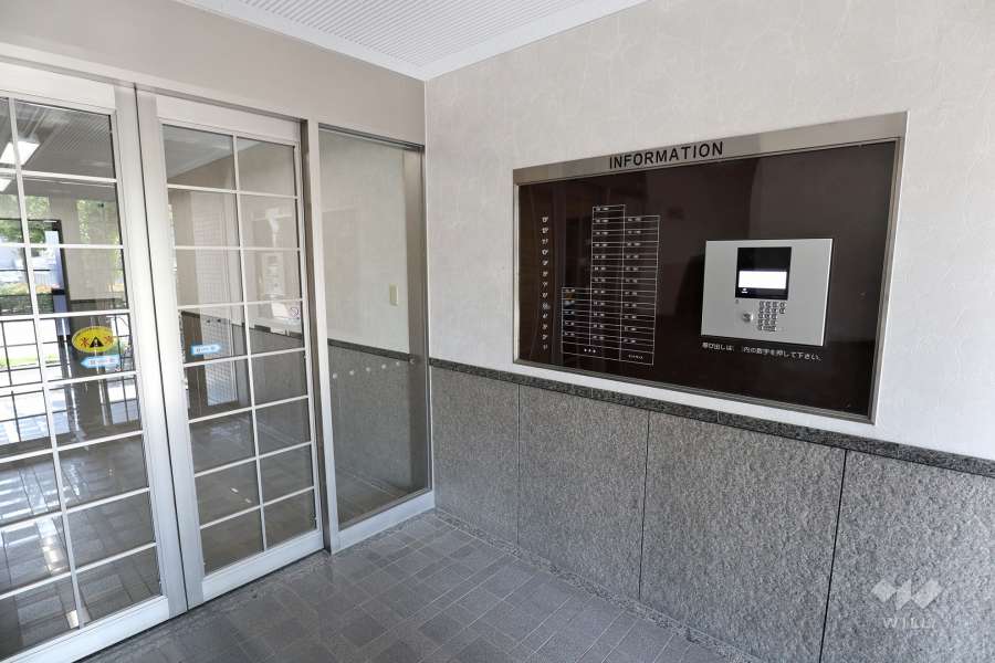 エントランスはオートロック付きです。