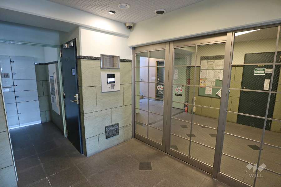 エントランスはオートロック付きです。