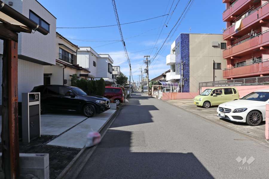 敷地南側の前面道路