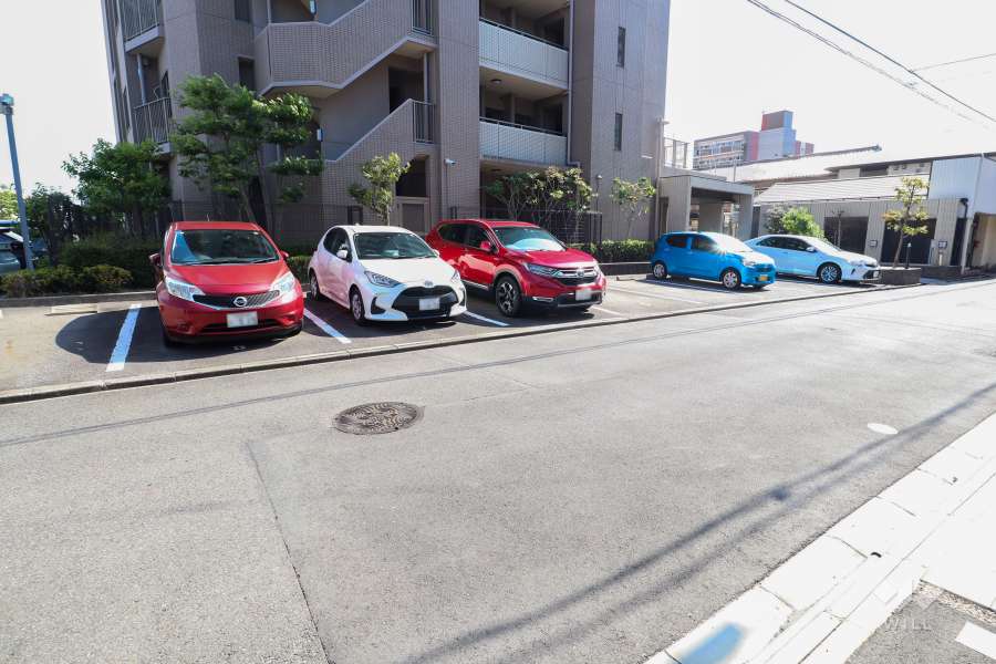 敷地北側の敷地内駐車場（屋外平面式）