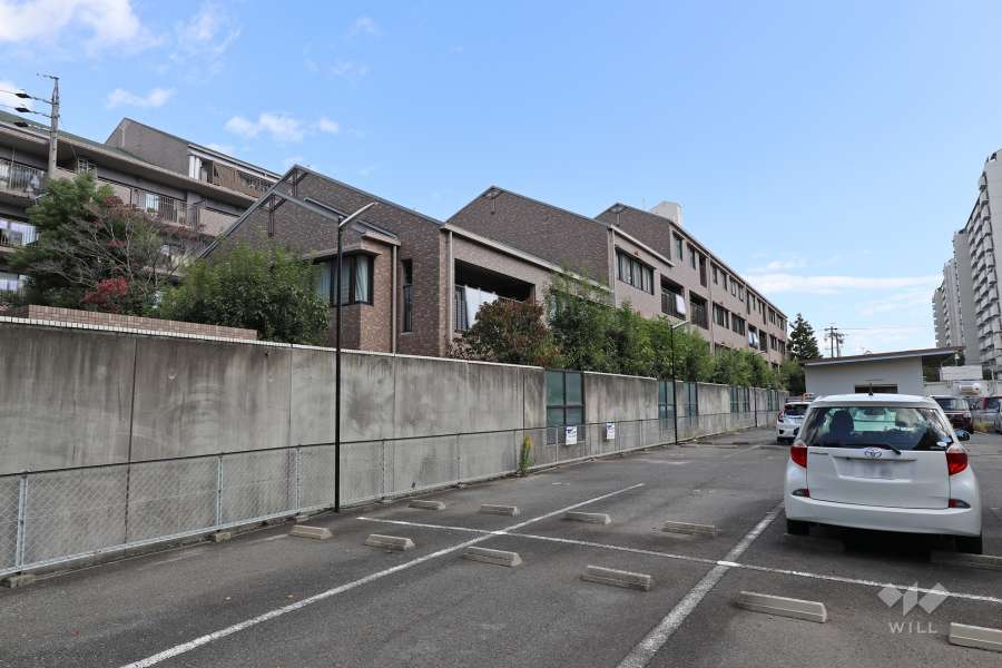 鳥見パークマンション三番街東棟の外観（南西側から）