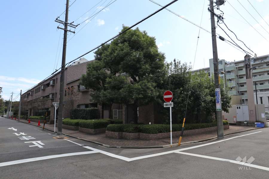 鳥見パークマンション三番街東棟の外観（北西側から）