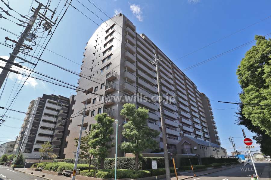 鳥見パークマンション三番街南棟の外観（北東側から）