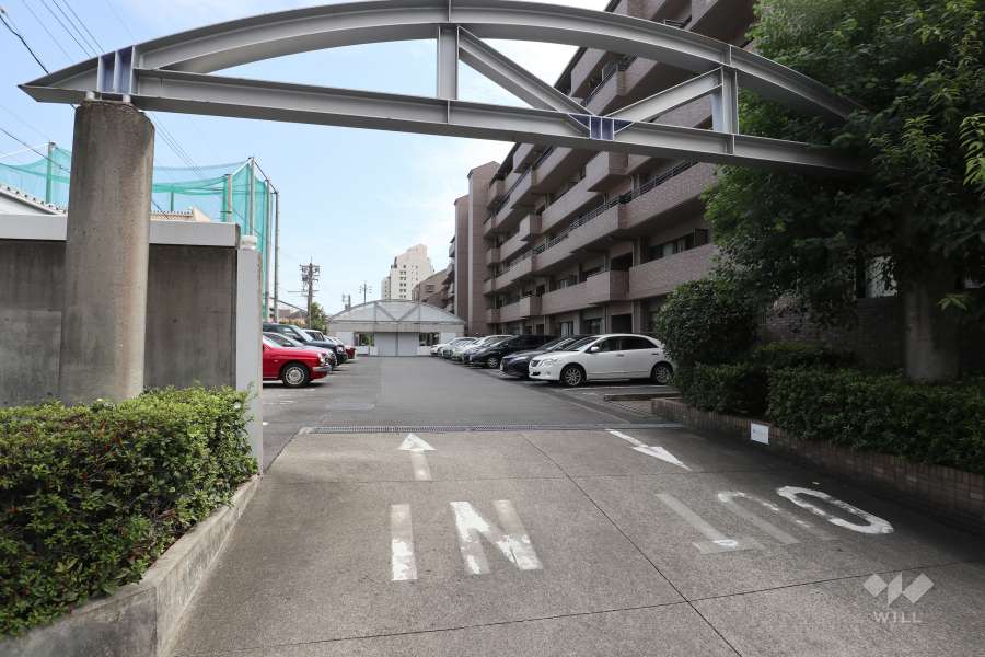 駐車場出入り口・敷地内駐車場（屋外平面式）