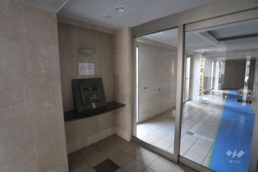 エントランスはオートロック付きです。