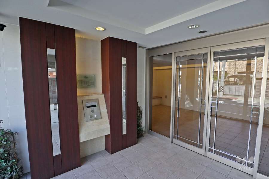 エントランスはオートロック付きです。