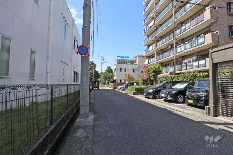 敷地南側の前面道路