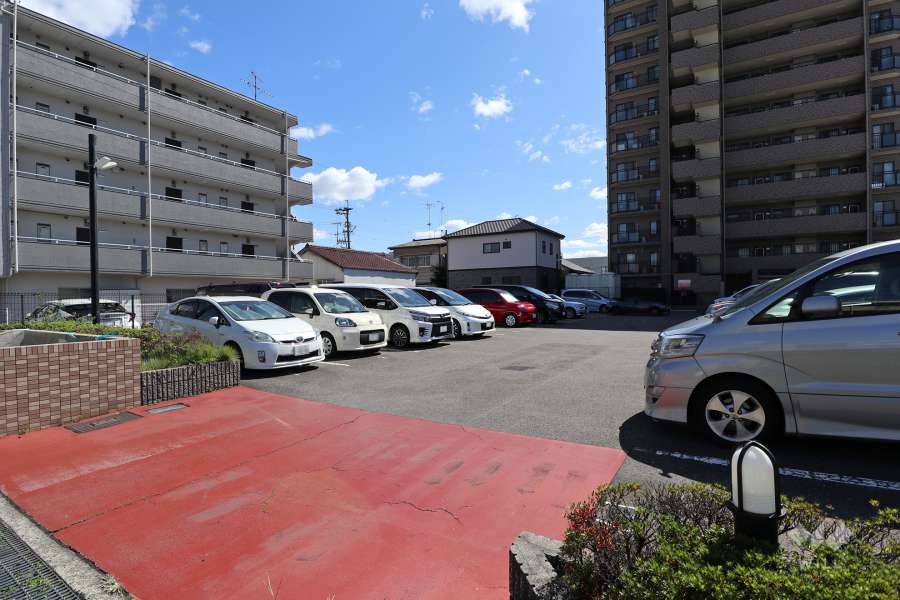駐車場出入り口・敷地内駐車場（屋外平面式）