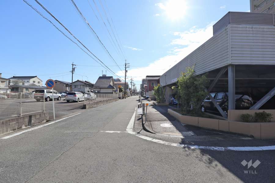敷地北東側の前面道路