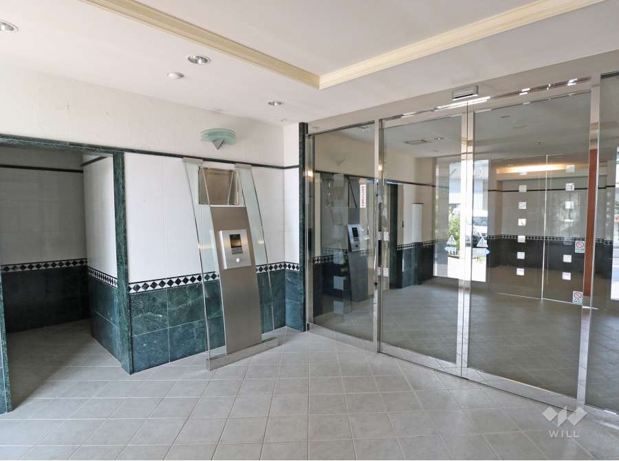 エントランスはオートロック付きです。