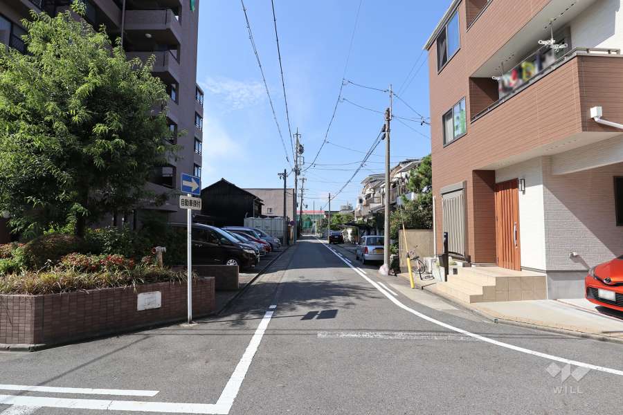 敷地北側の前面道路