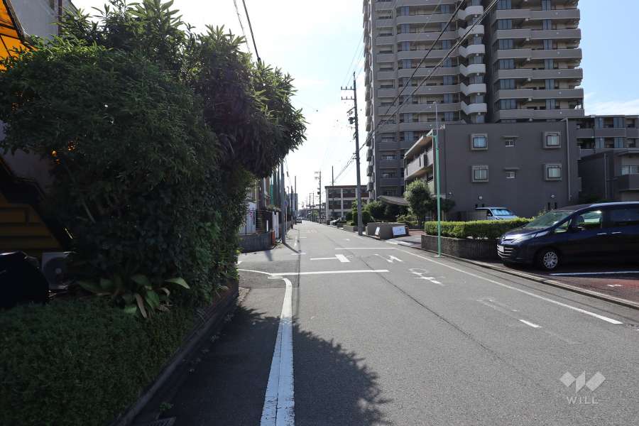 敷地東側の前面道路