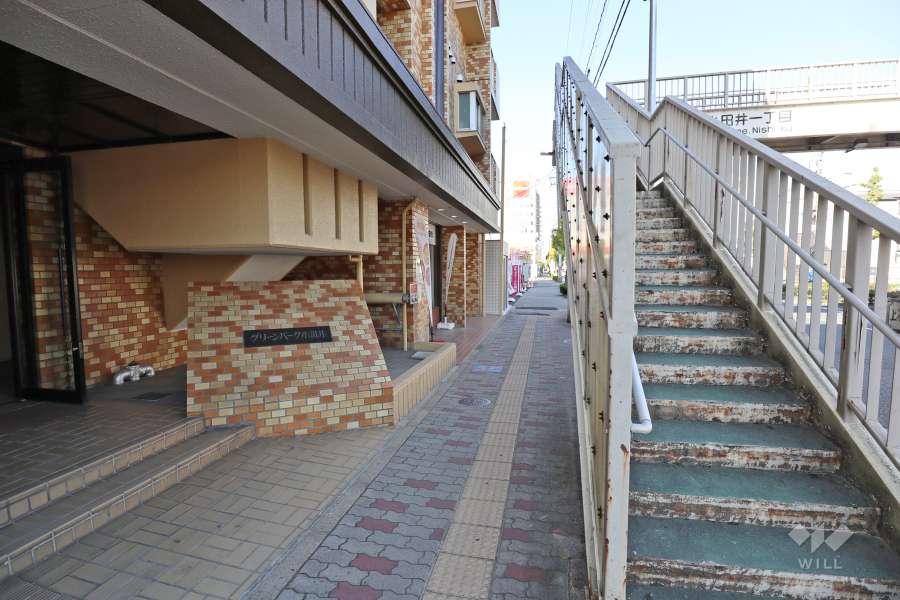 敷地北側の前面道路（東側から）