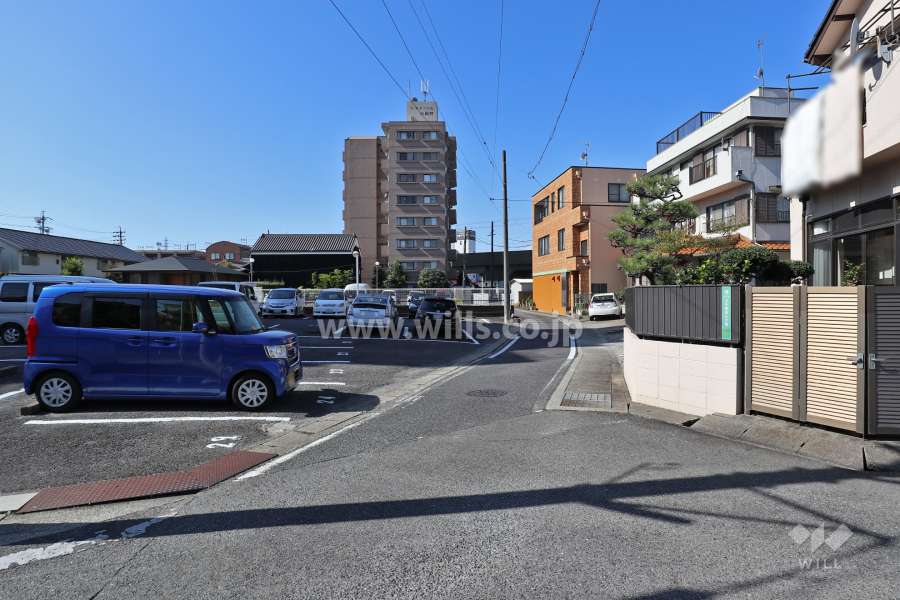 敷地北側の前面道路（東側から）