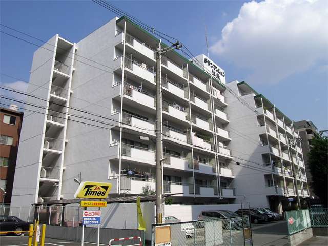 南西側から見た外観