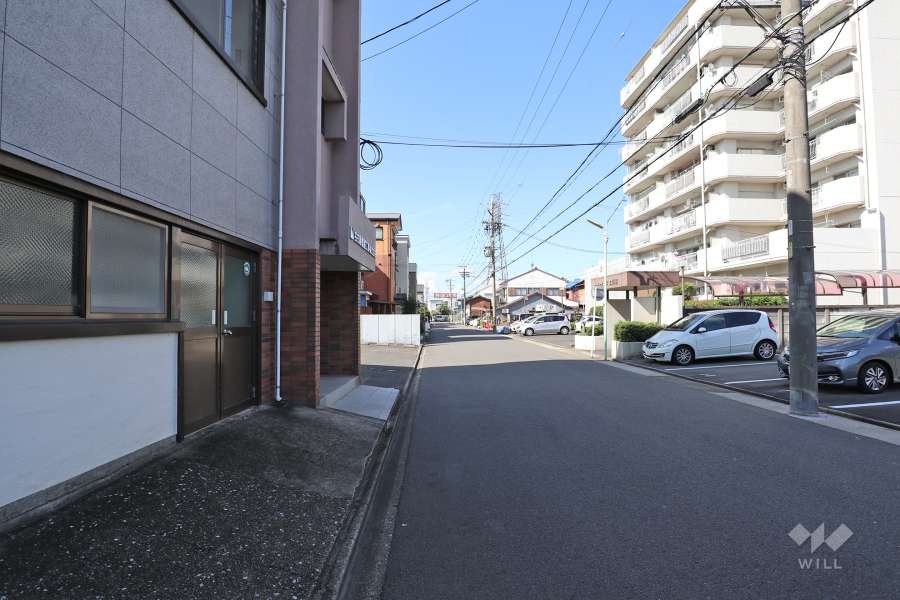 敷地南側の前面道路