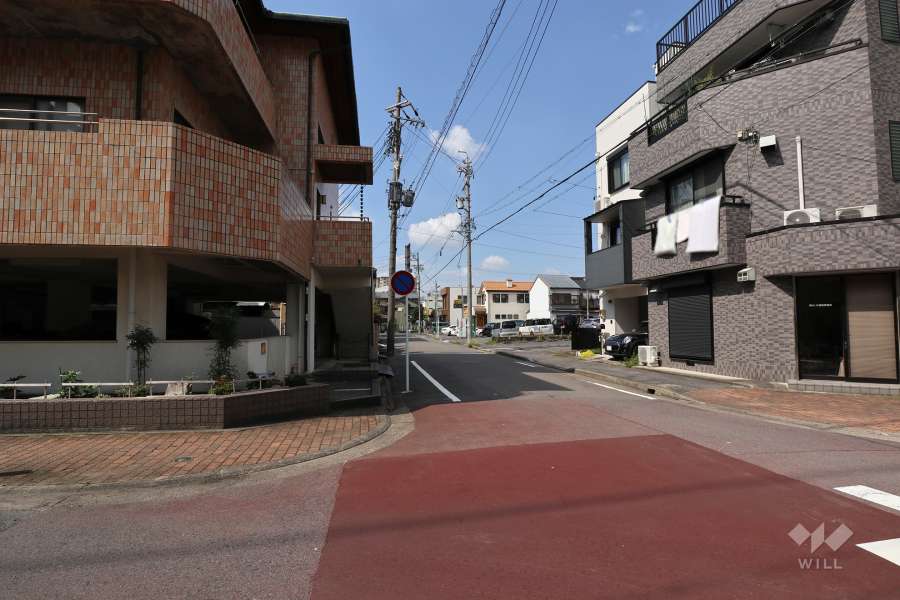 敷地北側の前面道路