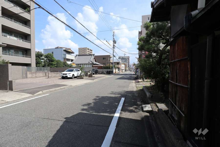 敷地南側の前面道路