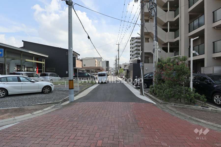 敷地北側の前面道路