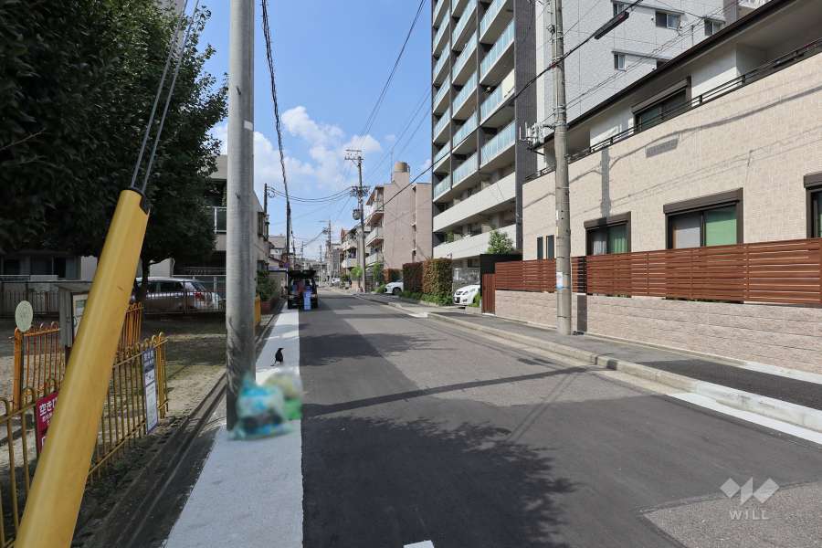 敷地南側の前面道路