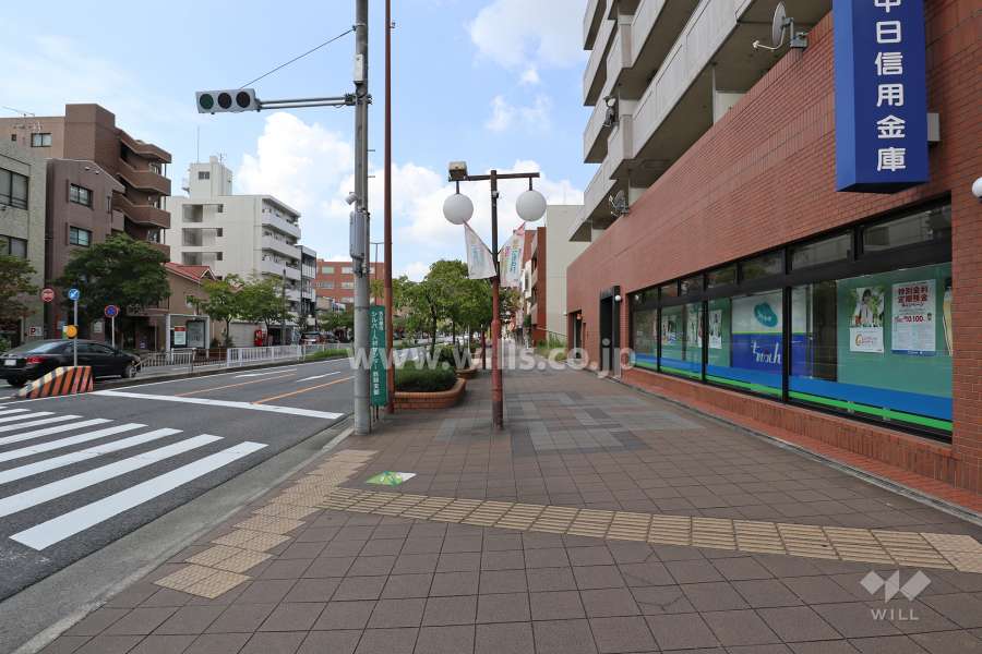 敷地南側の前面道路