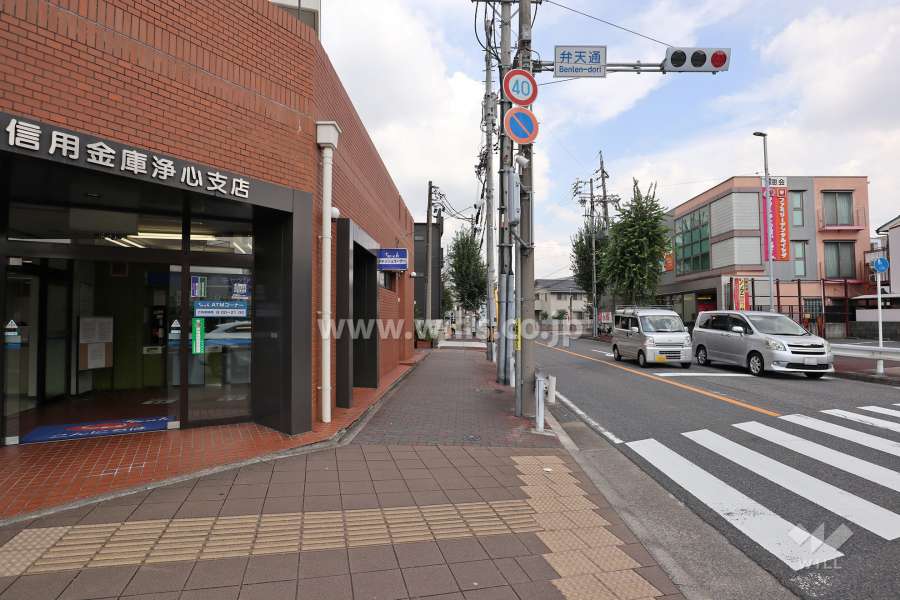 敷地東側の前面道路