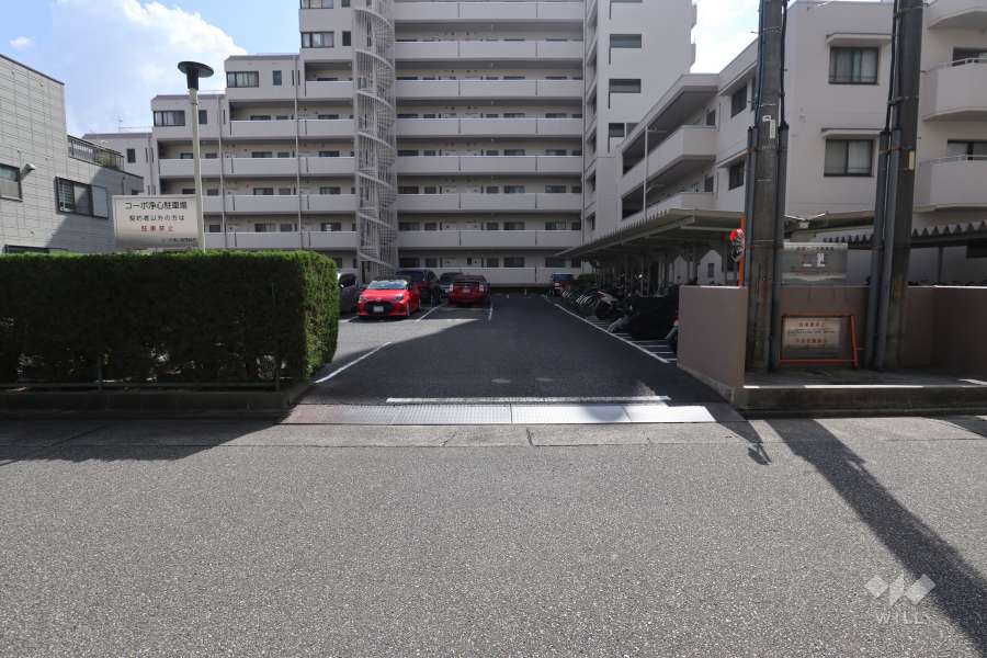 駐車場の出入口