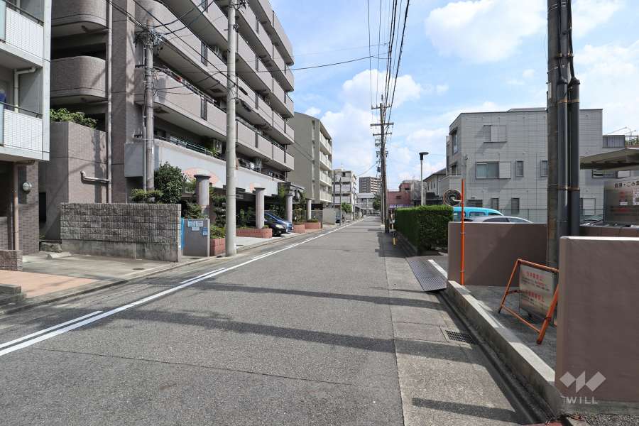 敷地南側の前面道路