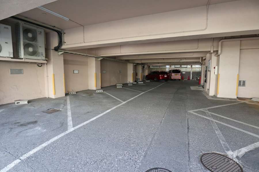 敷地内駐車場（屋内平面式）