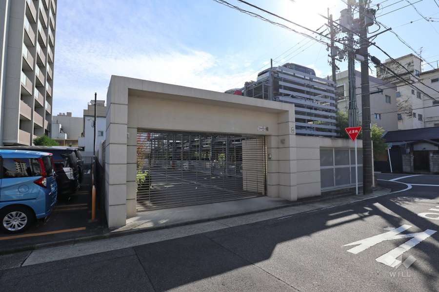 駐車場出入り口（リングシャッター付き）・敷地内駐車場（屋外平面式、屋外機械式）